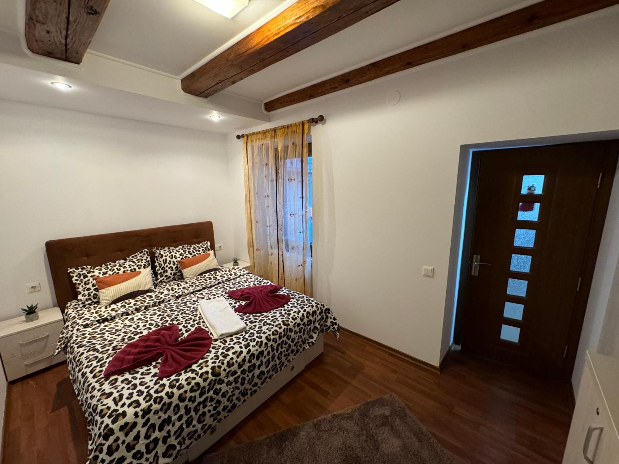 Iazi Apartament Brasov Bagian luar foto
