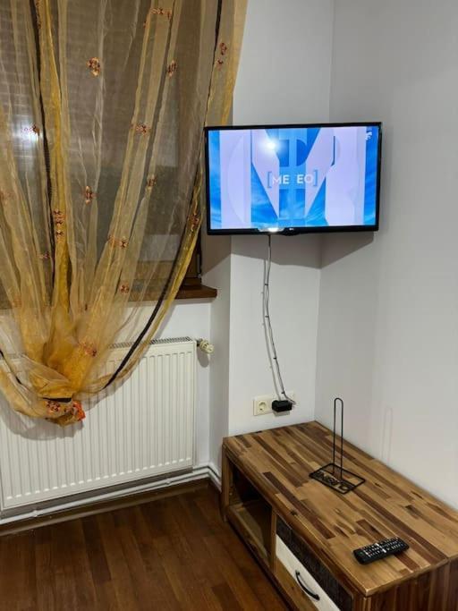 Iazi Apartament Brasov Bagian luar foto